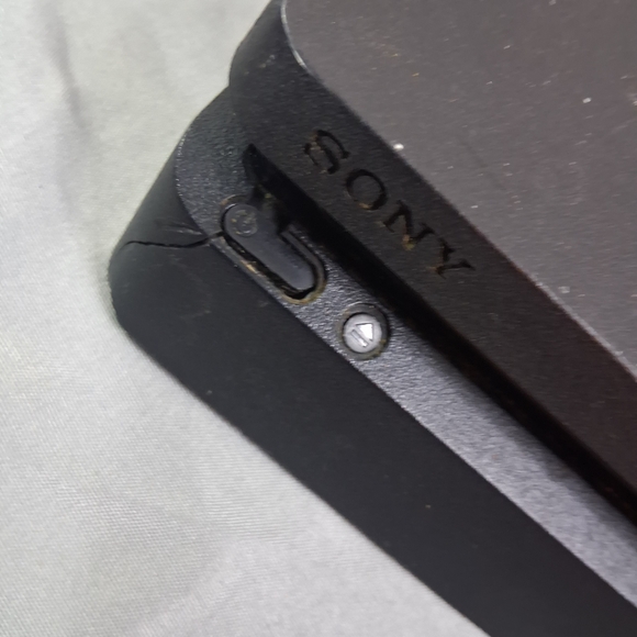 PS4 Black Gaming Console - Picture 2 of 14